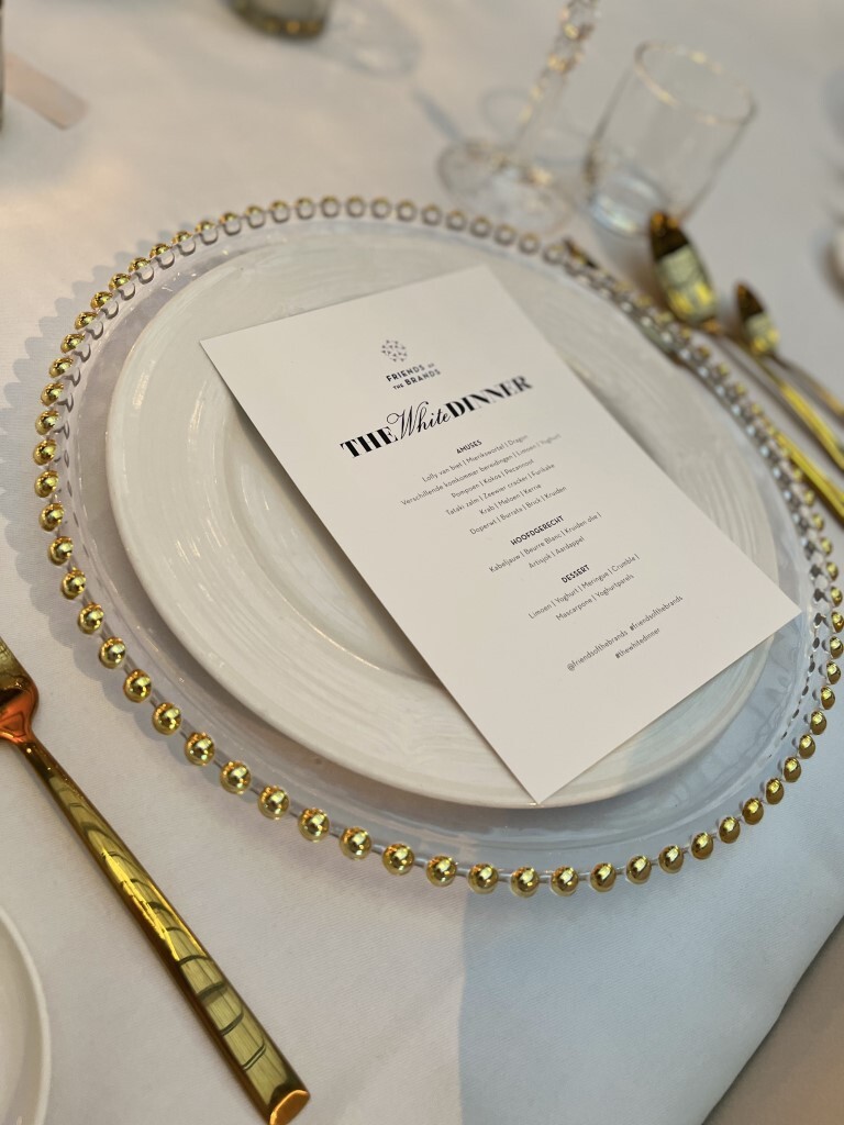 360 video spinner Amsterdam White Dinner (1)