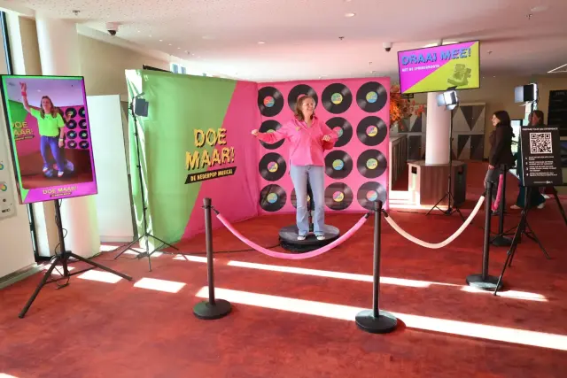 360 video spinner premiere musical doe maar (2)