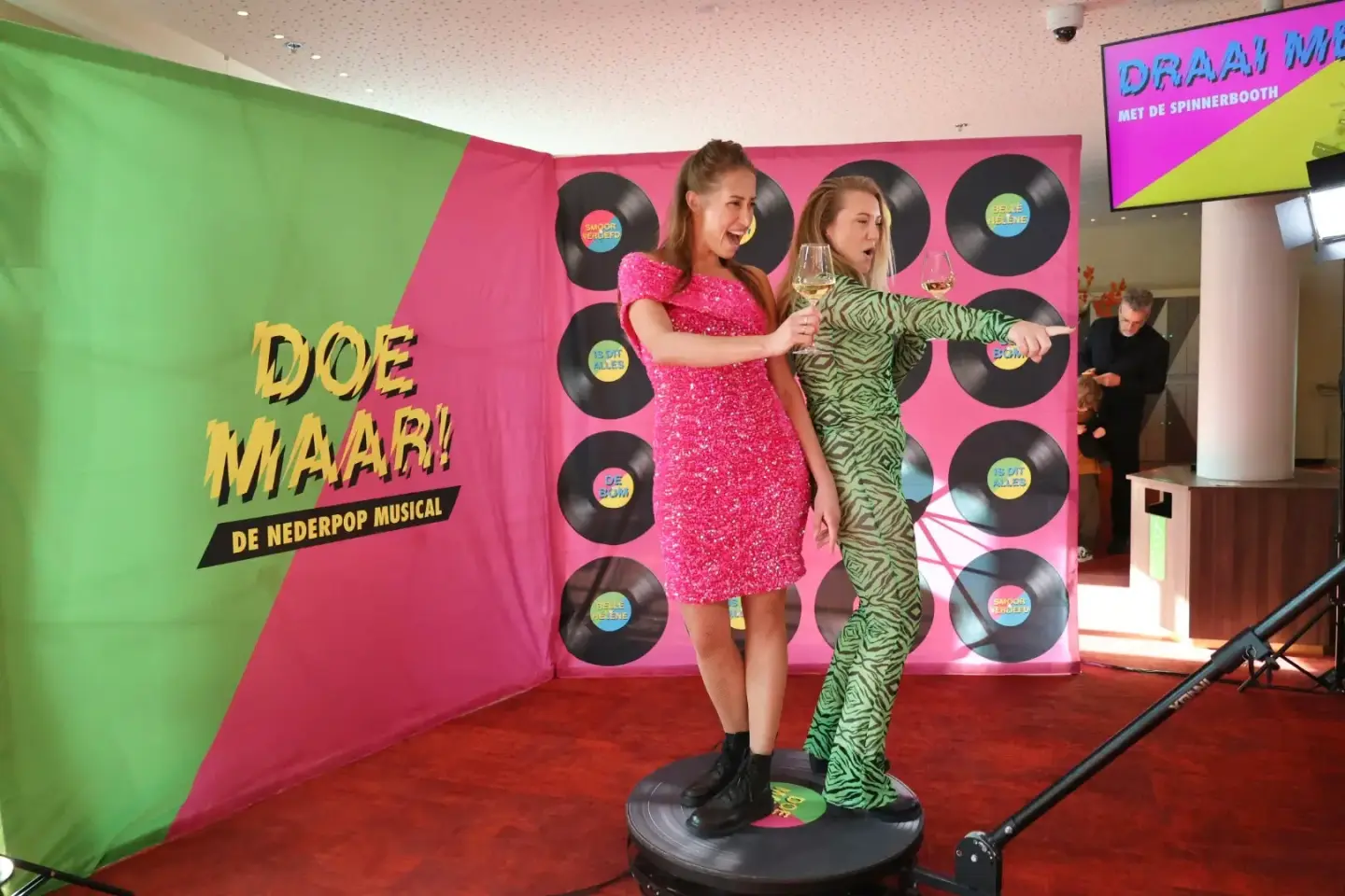 360 video spinner premiere musical doe maar (3)