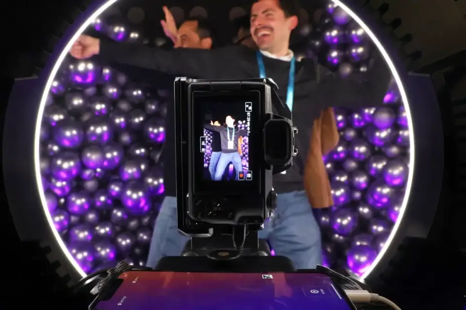 Cisco 360 video spinner(2)