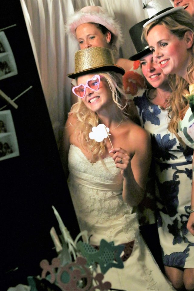 check the enclosed photobooth