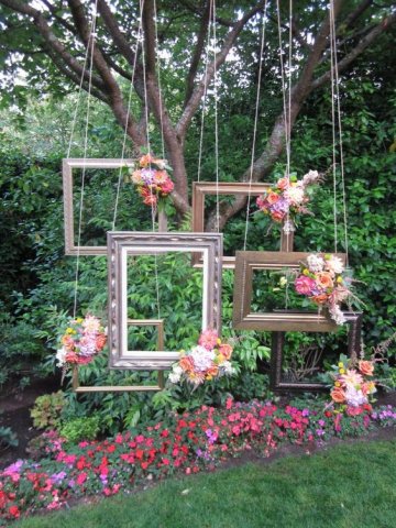 photo frames as wedding photobooth