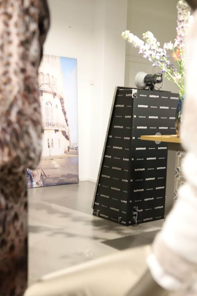 mirror booth with branding Summum Woman