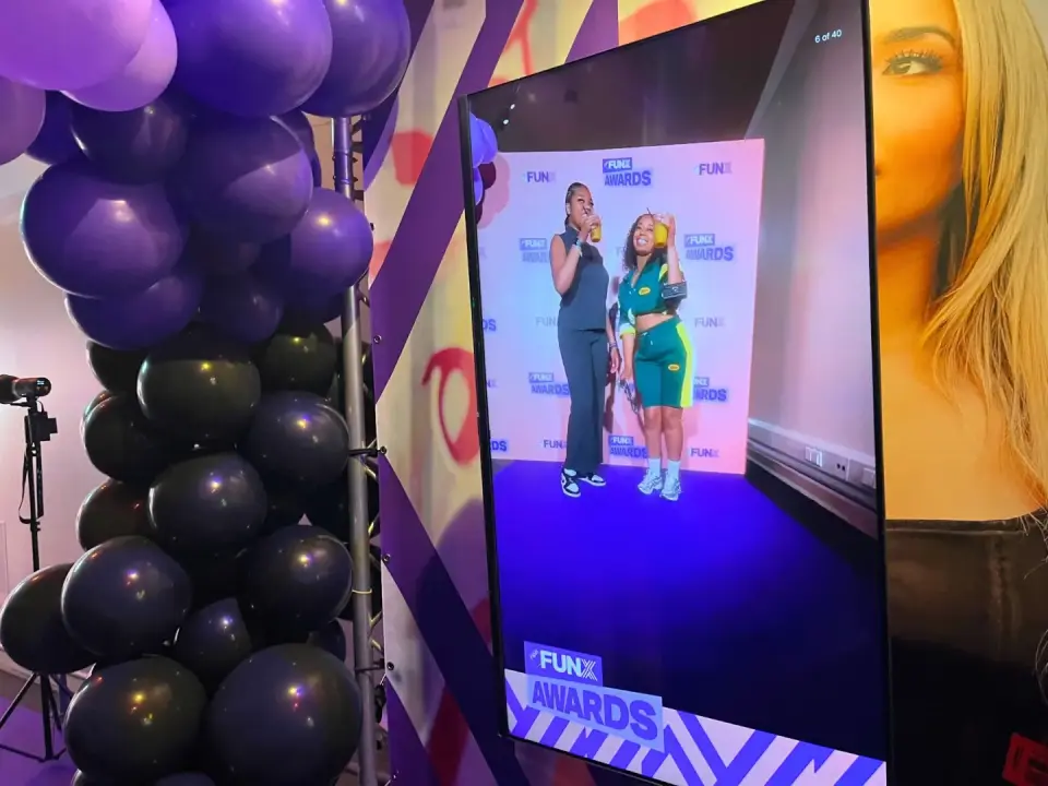Funx glambot award show