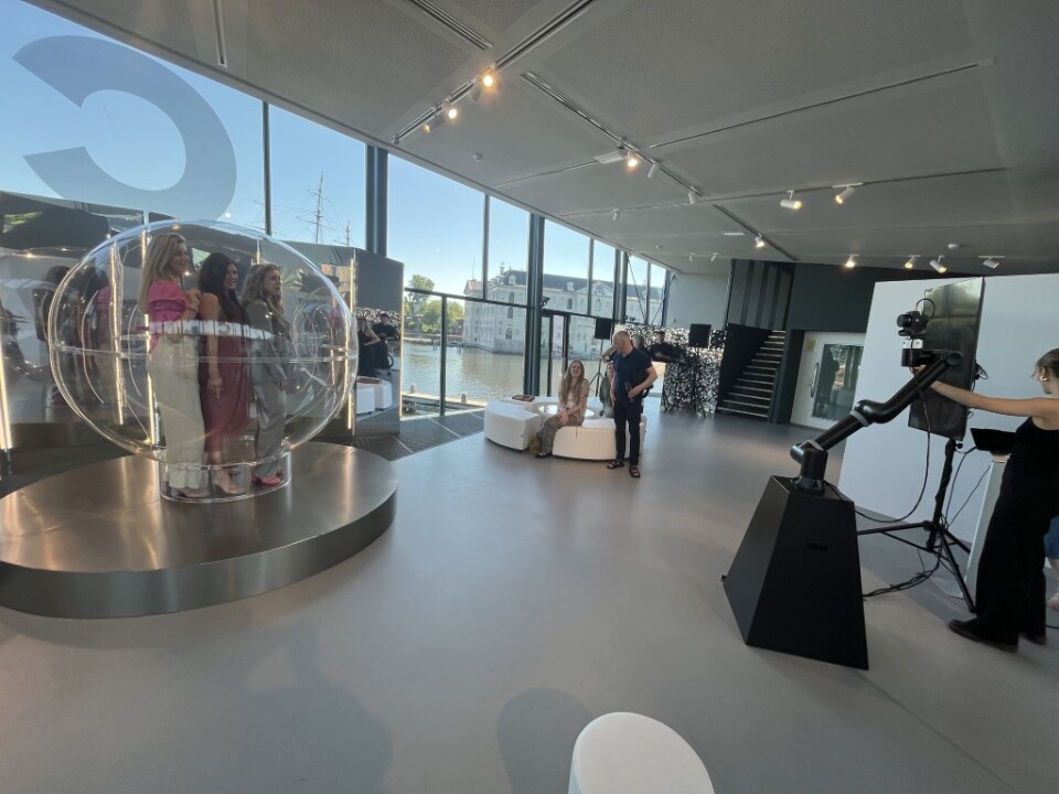 Glambot Amsterdam Armani (4)