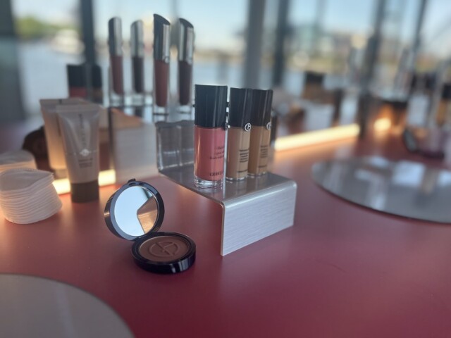Glambot Amsterdam Armani (8)