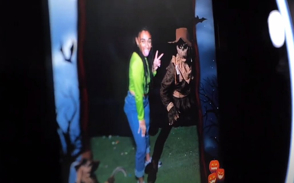halloween augmented reality photo mirror with greenscreen
