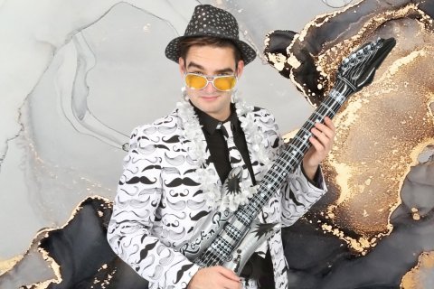 Marble with gold photo booth background
