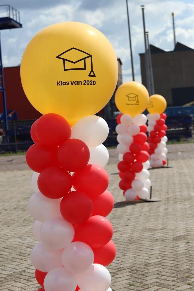 balloon decoration photo booth