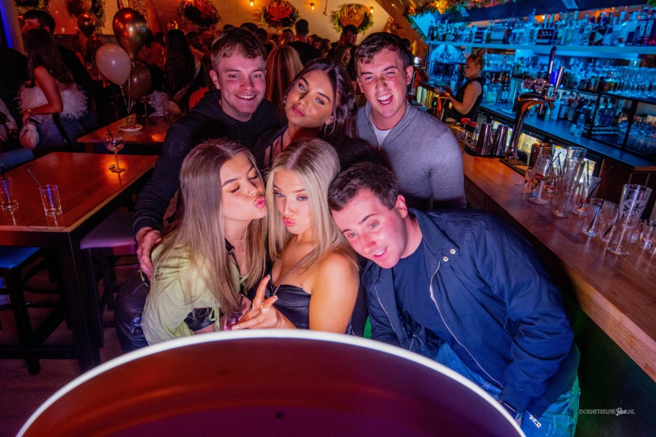 photo booth rent bar or club