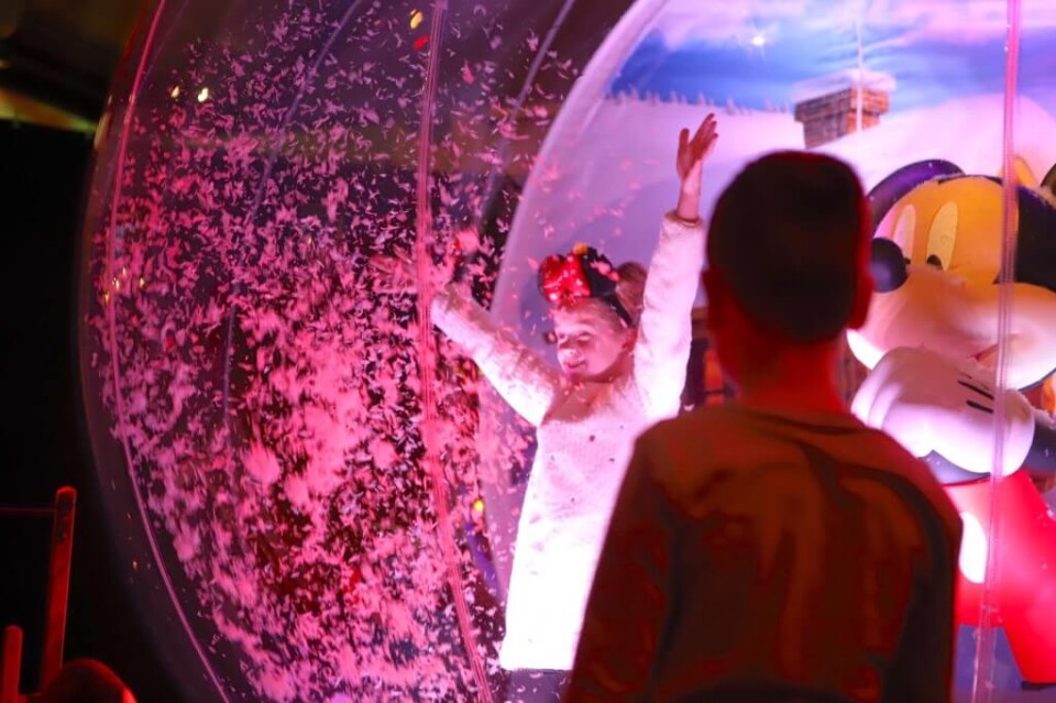 snowglobe photo marketing event