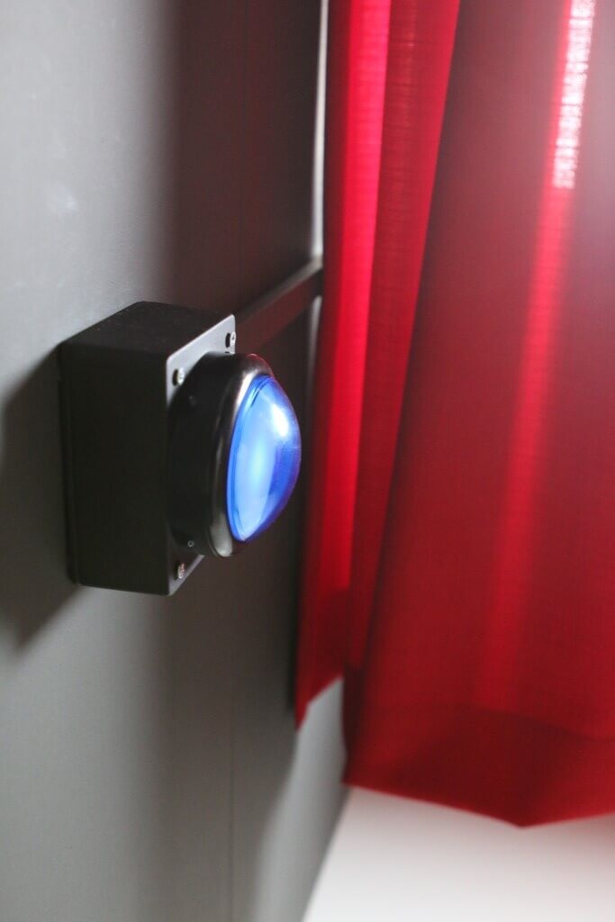 start button achterwerk in de kast